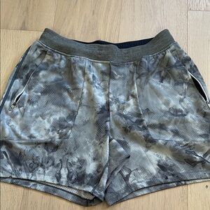 lululemon athletica Men's Gray Tie-Dye/Camo Athletic Shorts